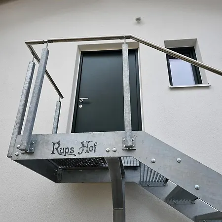 Penthouse-ferienwohnung Auf Rups Hof Lägenhet *
